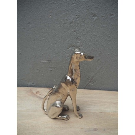 Chien assis en métal