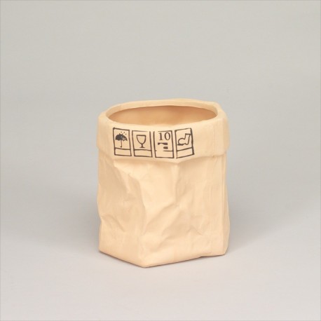 Cache pot en terre cuite paperlook